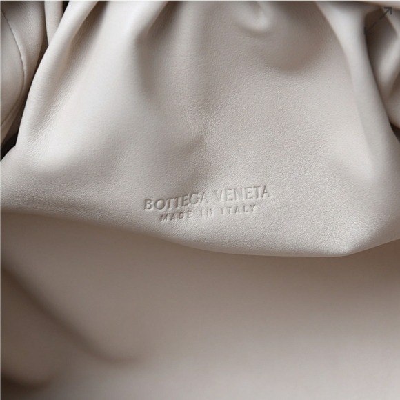 Bottega Veneta The Pouch Oversized Clutch In Mist - Picture 5 of 16